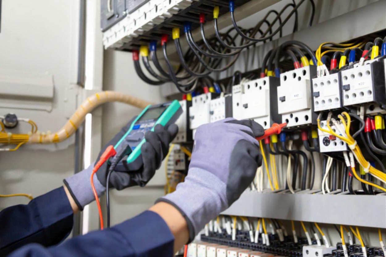 Reducir costos de energía en fábricas: Solución inteligente con Smelpro